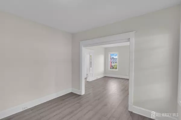 New Brunswick, NJ 08901,375 Delavan ST