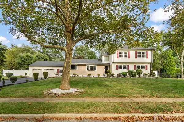 84 Overbrook DR, Freehold, NJ 07728