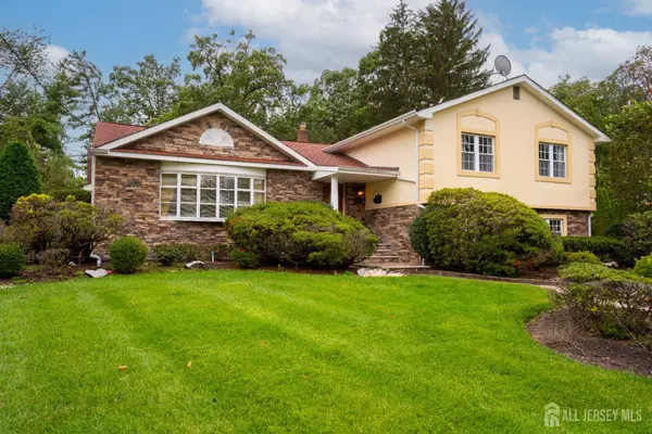 Edison, NJ 08820,36 Clive Hills RD