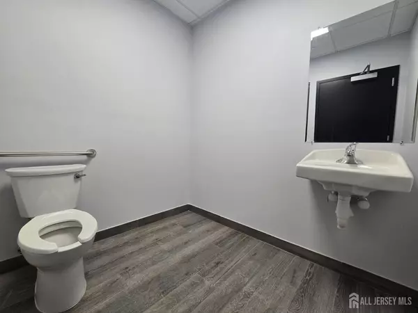 Woodbridge Proper, NJ 07095,374 Green ST