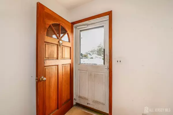 Edison, NJ 08820,984 Feather Bed LN