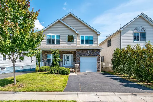 54 Hillcrest AVE, Iselin, NJ 08830