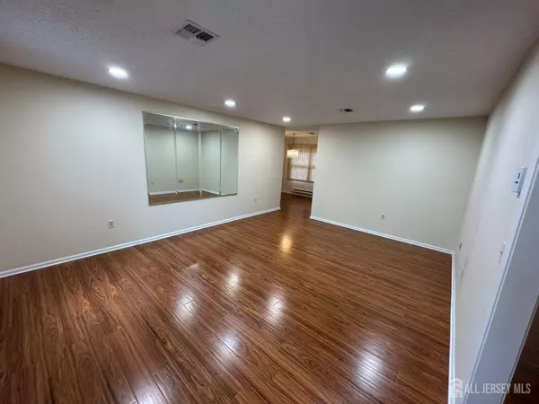 Monroe, NJ 08831,723 Mount Vernon RD #A