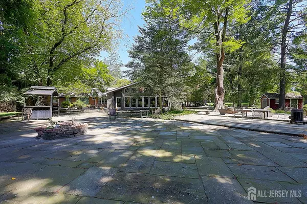 South Brunswick, NJ 08540,269 Raymond RD