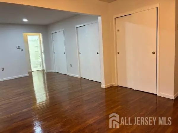 Edison, NJ 08817,28-02 Woodedge AVE #2802