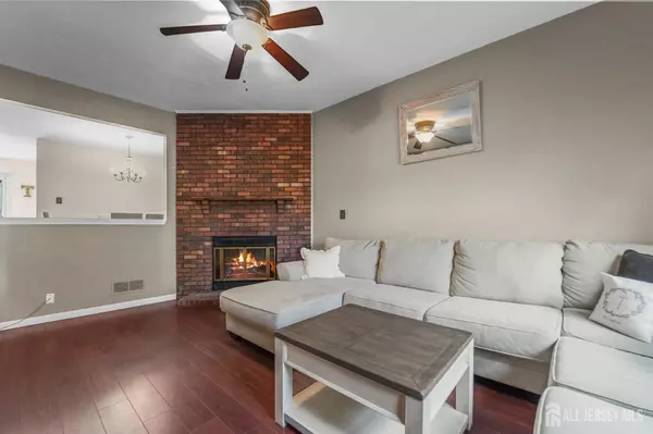 Jamesburg, NJ 08831,58 Hickory CT