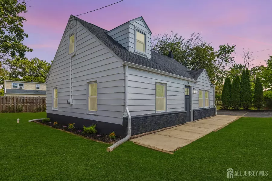 37 N Randolphville Rd ST, Piscataway, NJ 08854