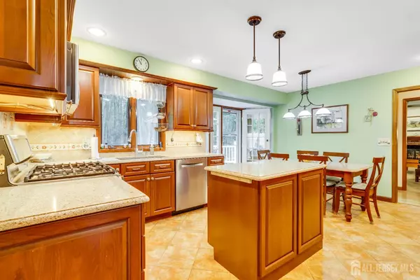 South Brunswick, NJ 08824,5 Shady LN