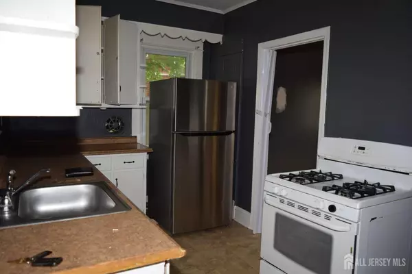 Edison, NJ 08837,4027 Woodbridge AVE #1