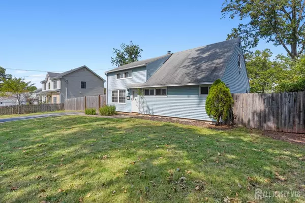 Iselin, NJ 08830,990 N Rebecca PL