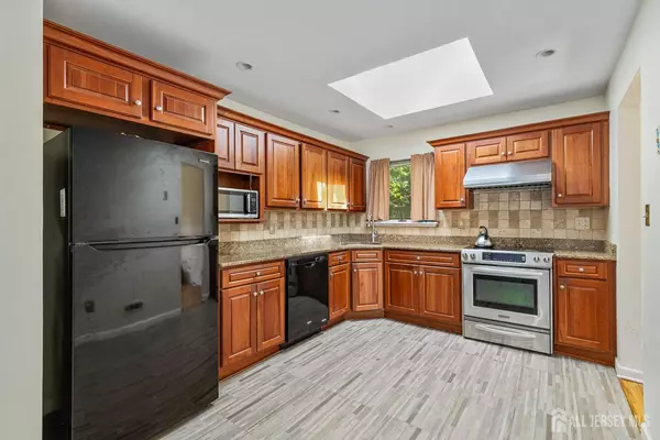 Bound Brook, NJ 08805,745 Schoolhouse LN