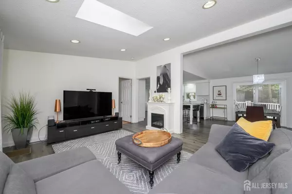 Englishtown, NJ 07726,18 Parkview WAY