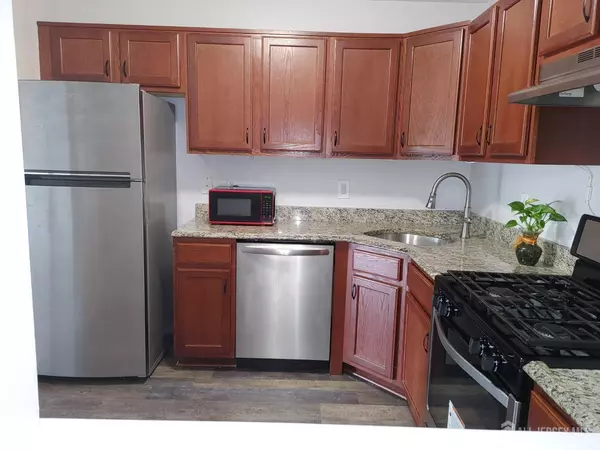 North Brunswick, NJ 08902,39 Dartmouth WAY