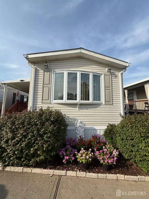 34 Helen AVE, Avenel, NJ 07001