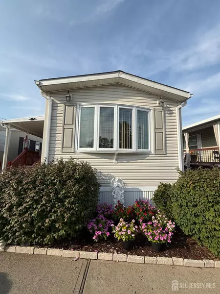 34 Helen AVE, Avenel, NJ 07001