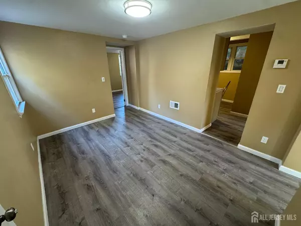 Perth Amboy, NJ 08861,724 Cortlandt ST #5