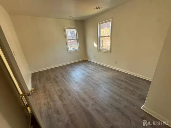 Perth Amboy, NJ 08861,724 Cortlandt ST #6