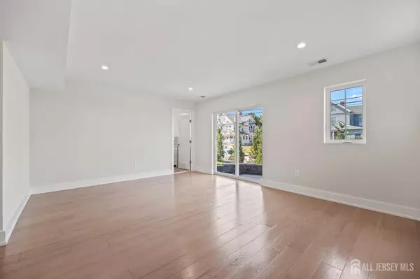 Long Branch, NJ 07740,152 Franklin AVE