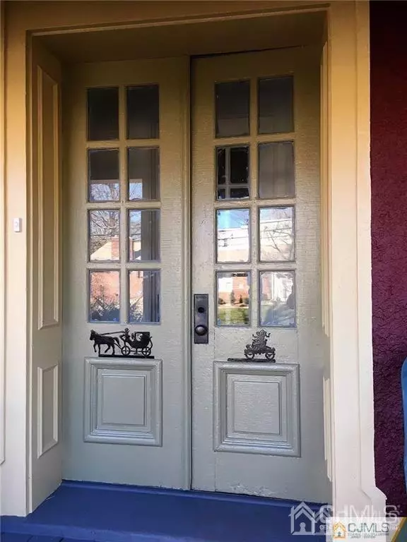 Metuchen, NJ 08840,207 Woodbridge AVE #A