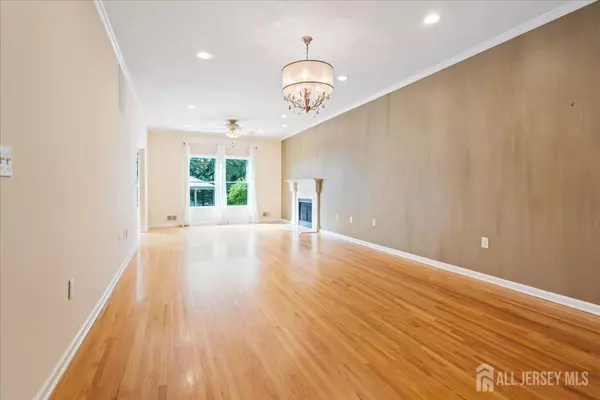 Edison, NJ 08820,6 Sunset AVE