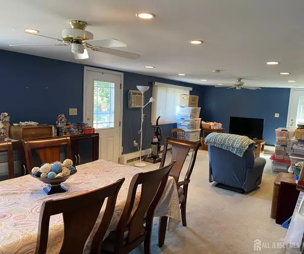 Edison, NJ 08817,2 Avon RD