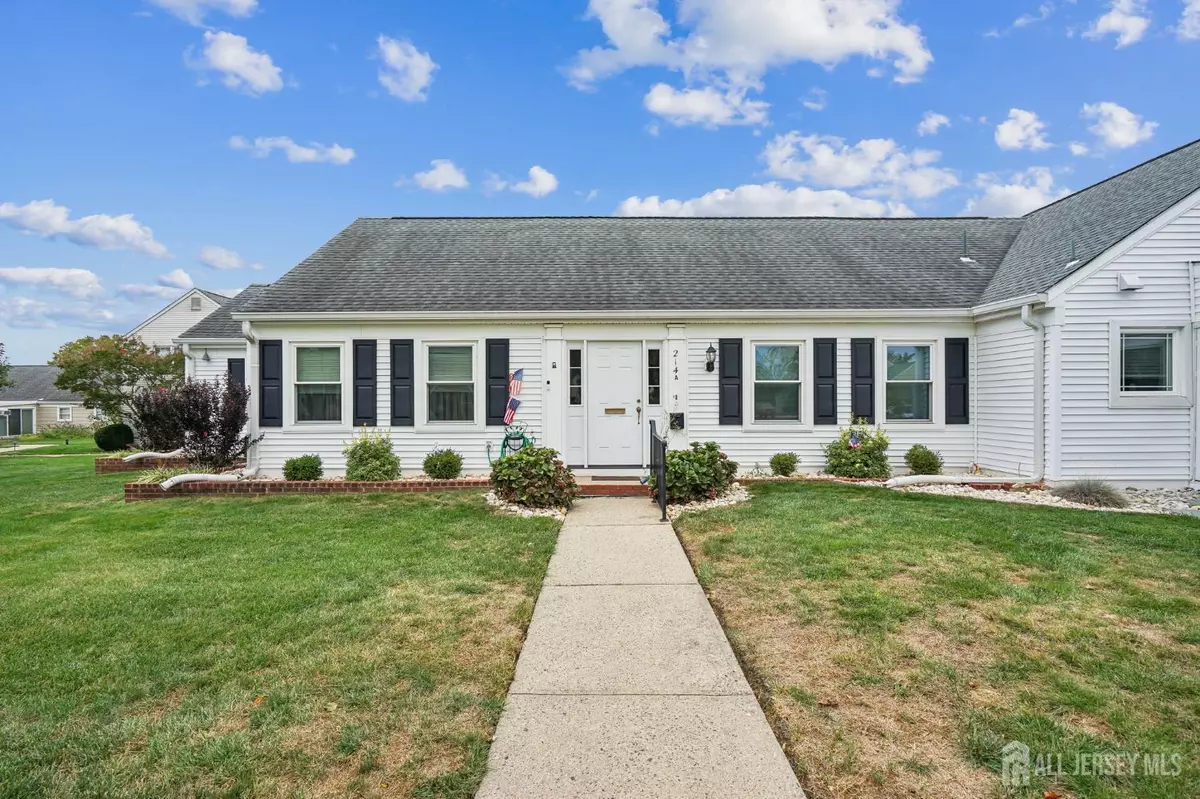 Monroe, NJ 08831,214 Mayflower WAY #A