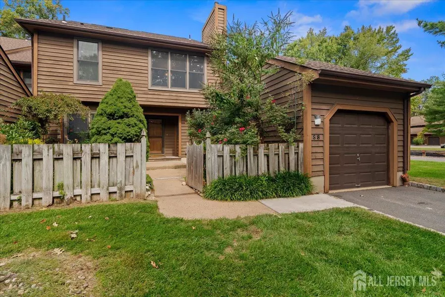 88 Laurel Hollow CT, Edison, NJ 08820