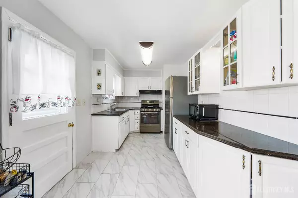 Edison, NJ 08817,117 Old Post RD