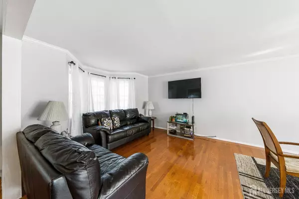 Edison, NJ 08817,117 Old Post RD