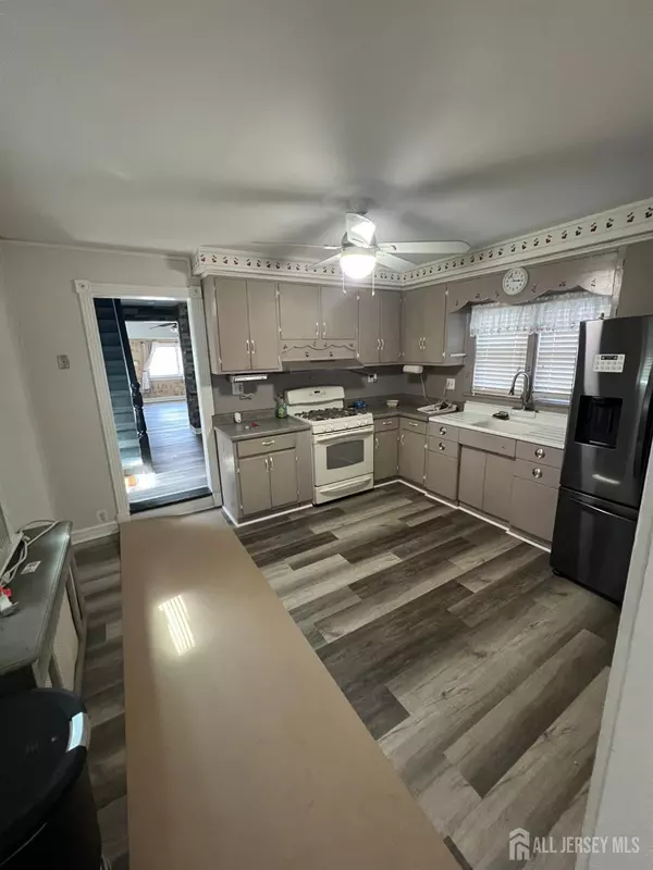 South River, NJ 08882,86 Hillside Ave AVE