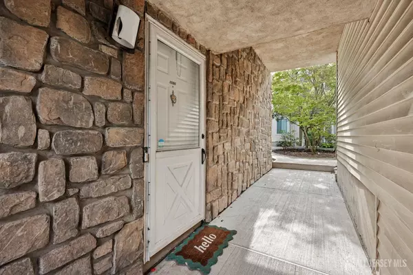 North Brunswick, NJ 08902,1086 Schmidt LN