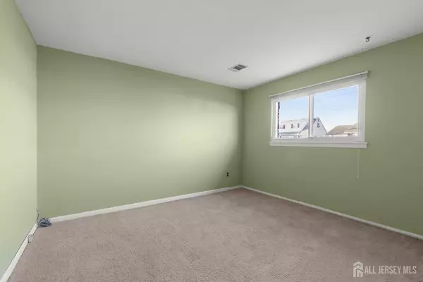 Carteret, NJ 07008,7 Sunnyside DR