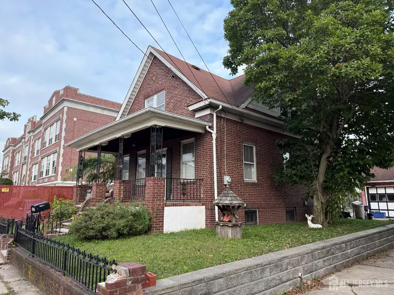 90 Pershing AVE, Carteret, NJ 07008