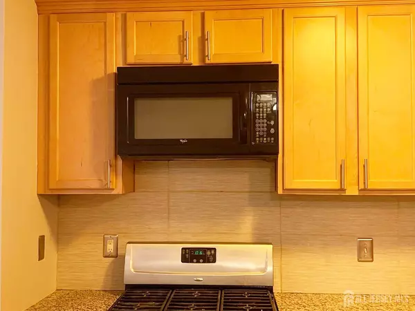 Edison, NJ 08854,201 Prestwick WAY