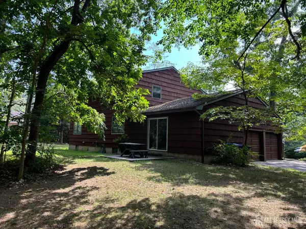 East Brunswick, NJ 08816,4 Amanda CT