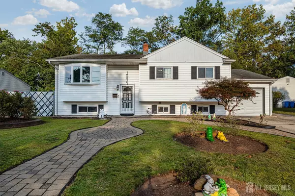 124 Cindy CT, Middlesex, NJ 08846