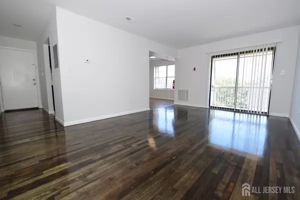 Perth Amboy, NJ 08861,309 HIDDEN VILLAGE DR