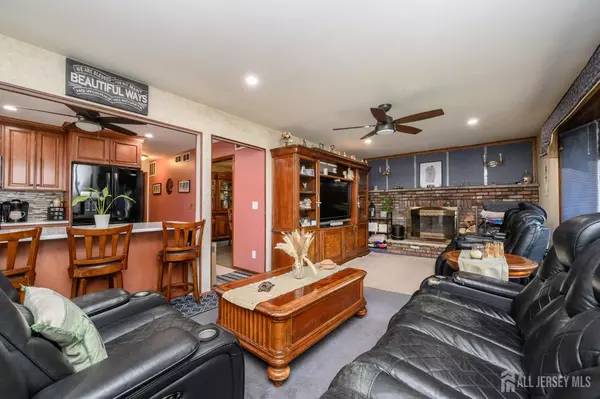 Edison, NJ 08820,54 Montclair AVE