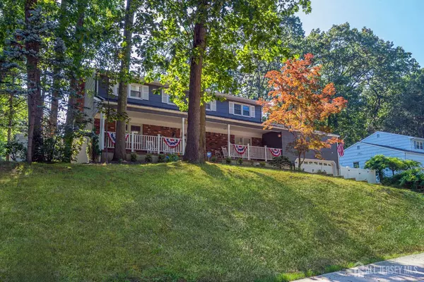 East Brunswick, NJ 08816,33 Oakcrest DR