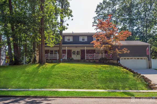 33 Oakcrest DR, East Brunswick, NJ 08816