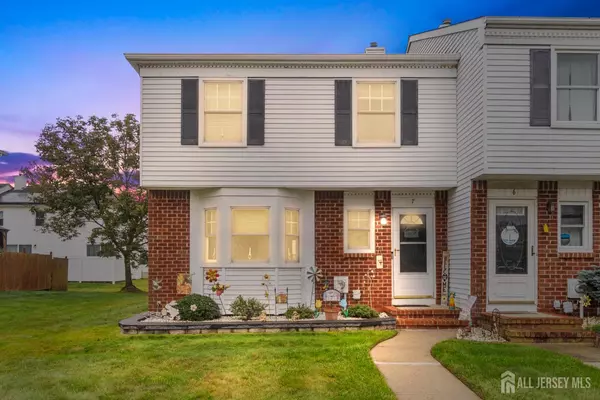 7 Gardenia CT, Sayreville, NJ 08872