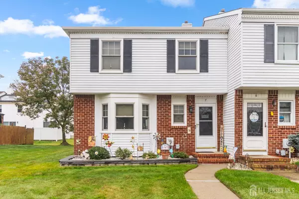 Sayreville, NJ 08872,7 Gardenia CT