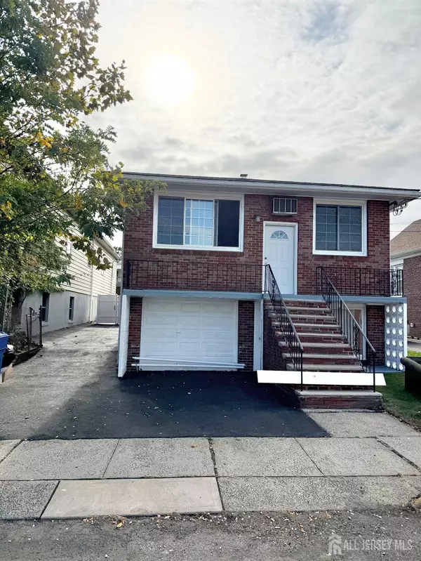 Woodbridge Proper, NJ 07095,287 E Smith ST E