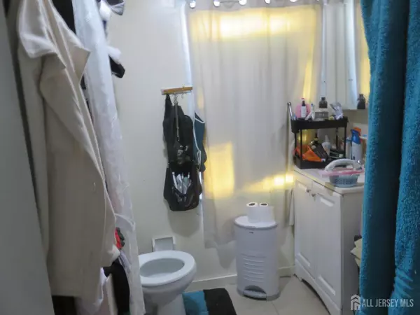 Perth Amboy, NJ 08861,136-138 1st ST