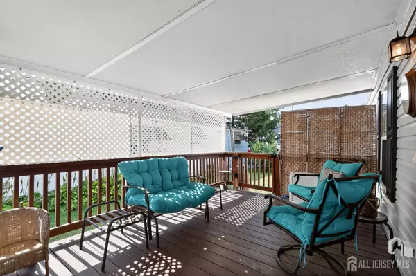 East Windsor, NJ 08520,4 South DR