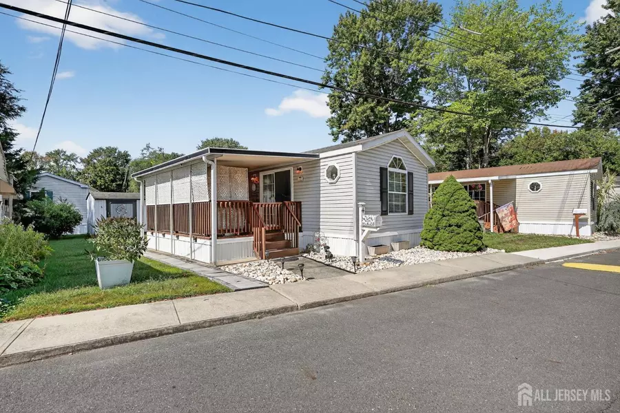 4 South DR, East Windsor, NJ 08520