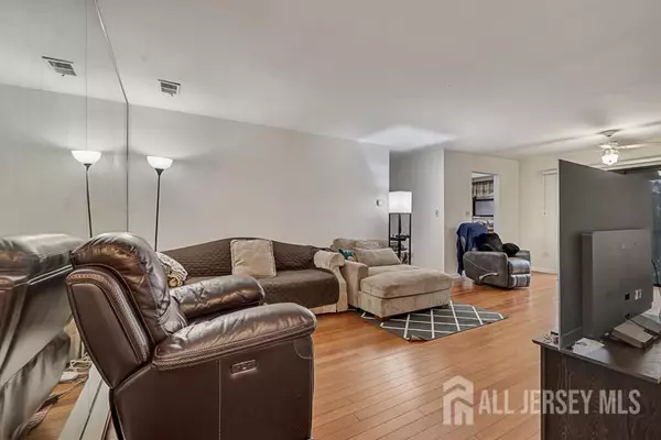 Woodbridge Proper, NJ 07095,111 Beverly Hill TER #F