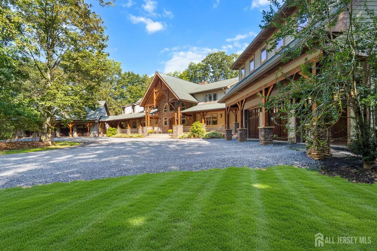 Manalapan, NJ 07726,6 Lamb LN