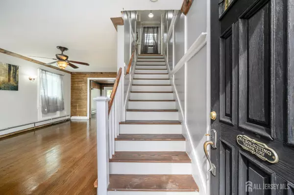 Edison, NJ 08837,212 Echo AVE