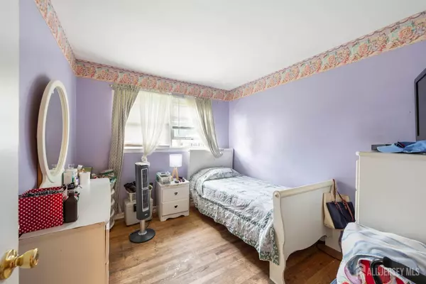 1206 Charter ST, Piscataway, NJ 08854